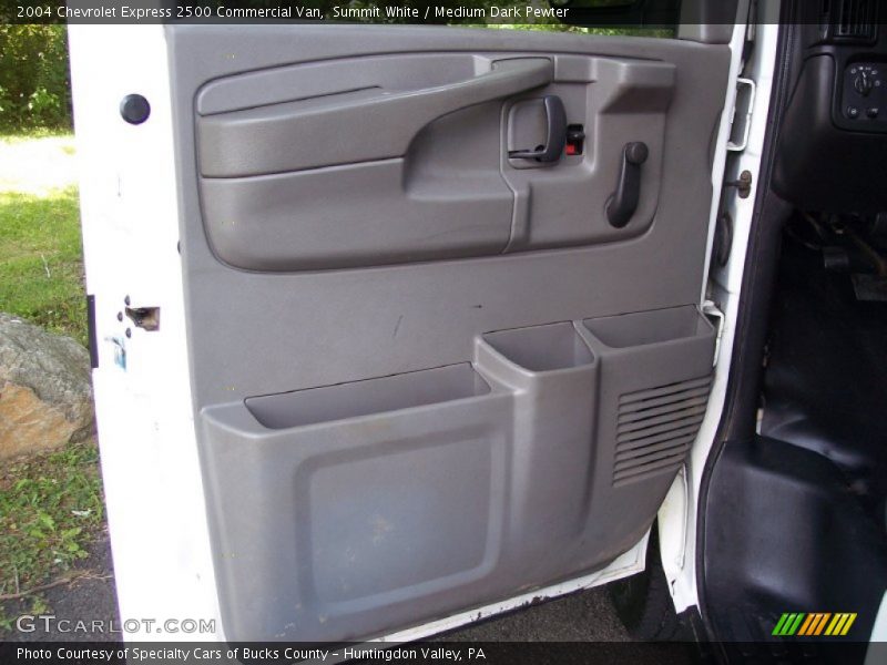 Summit White / Medium Dark Pewter 2004 Chevrolet Express 2500 Commercial Van