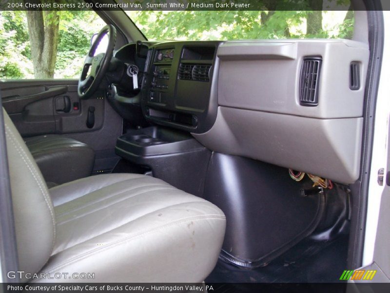 Dashboard of 2004 Express 2500 Commercial Van