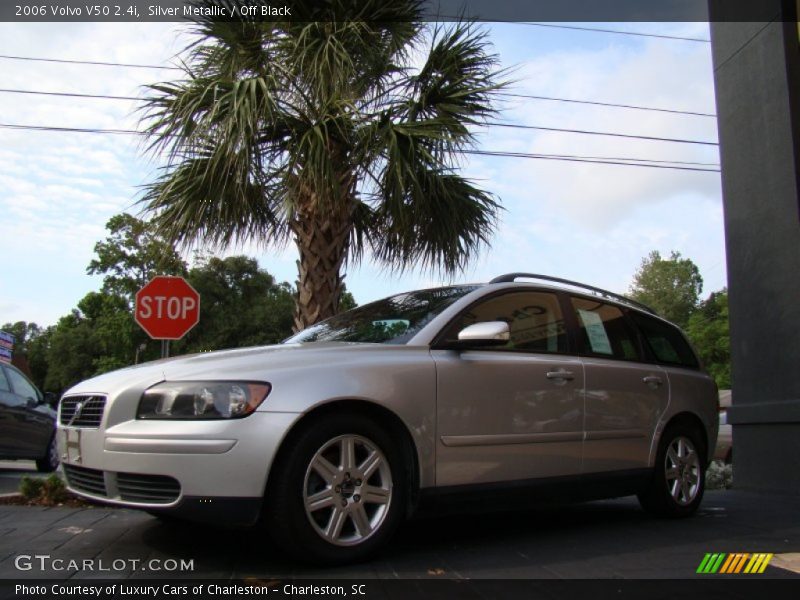 Silver Metallic / Off Black 2006 Volvo V50 2.4i