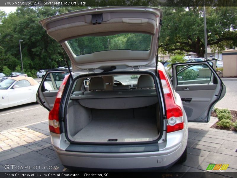 Silver Metallic / Off Black 2006 Volvo V50 2.4i