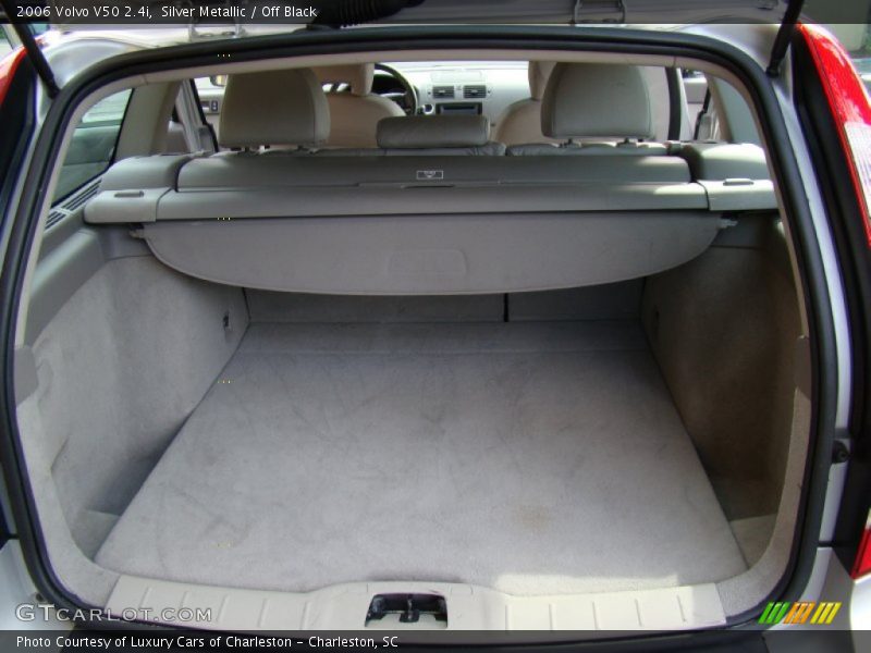 Silver Metallic / Off Black 2006 Volvo V50 2.4i