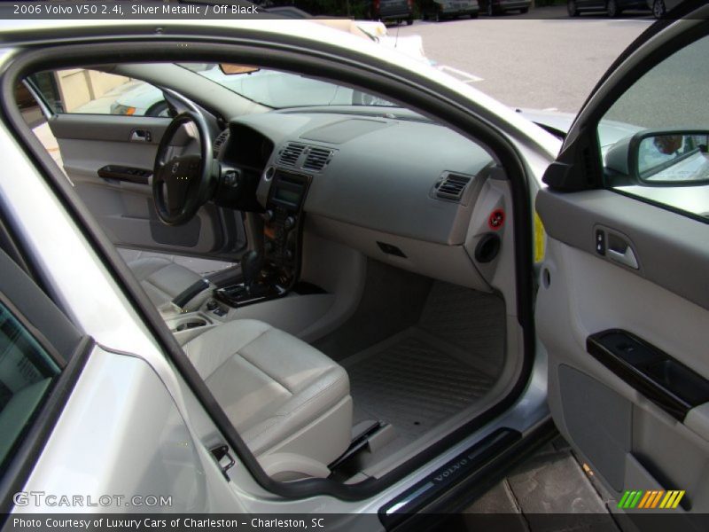Silver Metallic / Off Black 2006 Volvo V50 2.4i