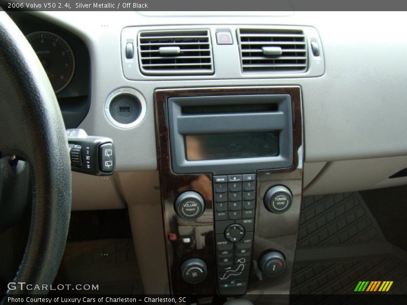 Silver Metallic / Off Black 2006 Volvo V50 2.4i