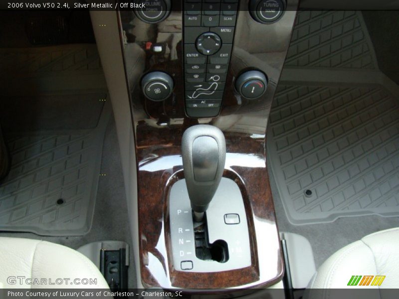 Silver Metallic / Off Black 2006 Volvo V50 2.4i