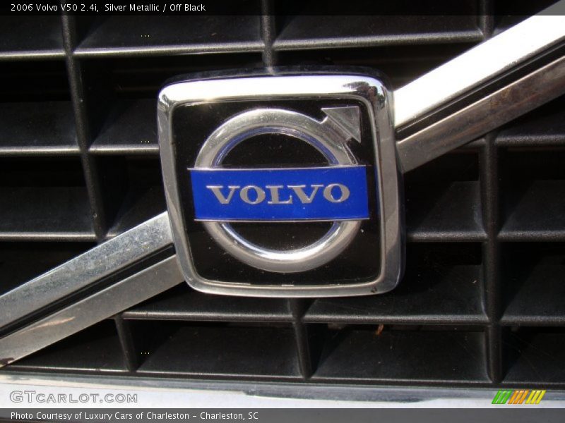 Silver Metallic / Off Black 2006 Volvo V50 2.4i