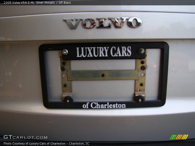 Silver Metallic / Off Black 2006 Volvo V50 2.4i