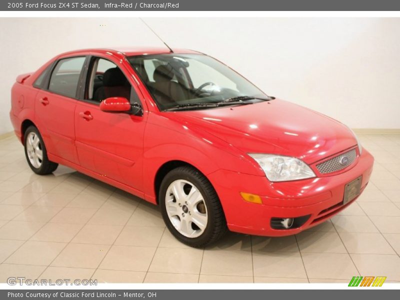 Front 3/4 View of 2005 Focus ZX4 ST Sedan