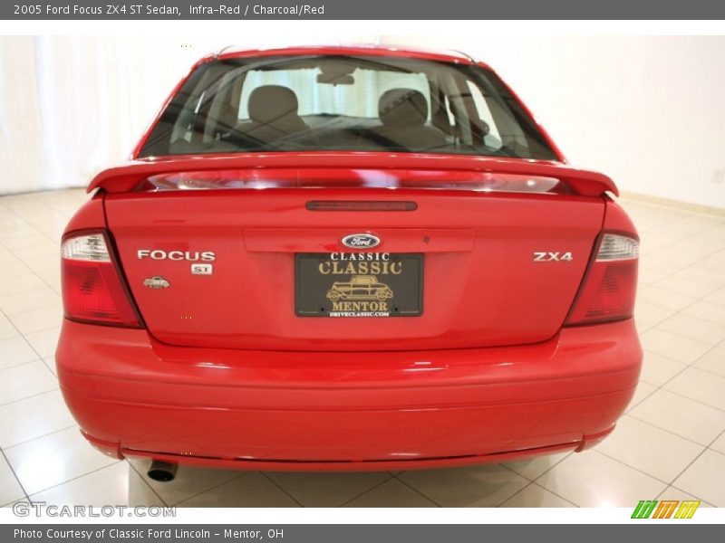 Infra-Red / Charcoal/Red 2005 Ford Focus ZX4 ST Sedan