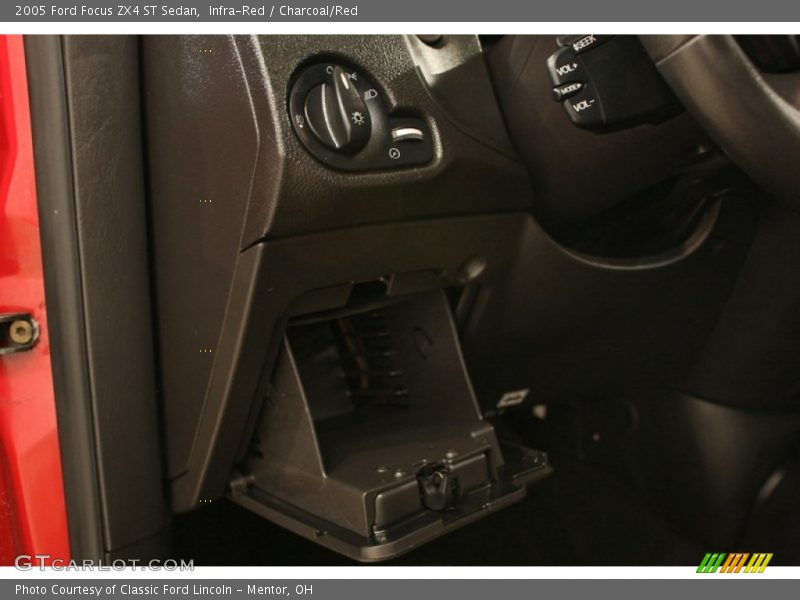 Infra-Red / Charcoal/Red 2005 Ford Focus ZX4 ST Sedan