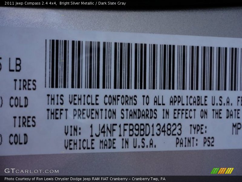 Bright Silver Metallic / Dark Slate Gray 2011 Jeep Compass 2.4 4x4