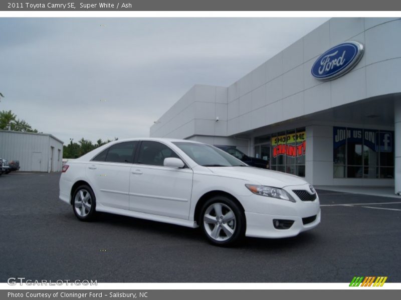 Super White / Ash 2011 Toyota Camry SE