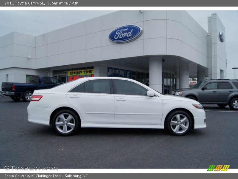 Super White / Ash 2011 Toyota Camry SE