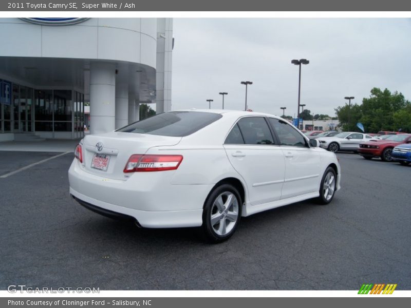 Super White / Ash 2011 Toyota Camry SE
