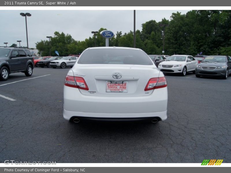 Super White / Ash 2011 Toyota Camry SE