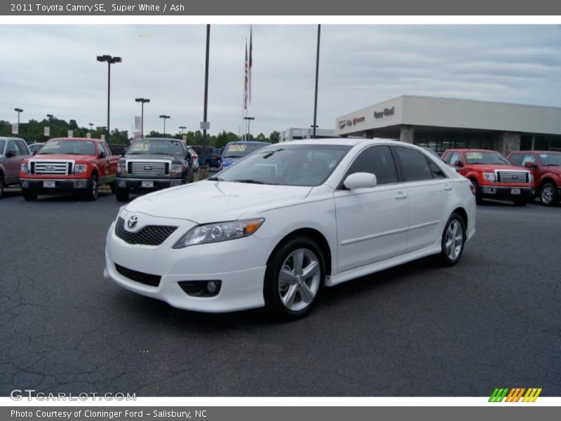 Super White / Ash 2011 Toyota Camry SE