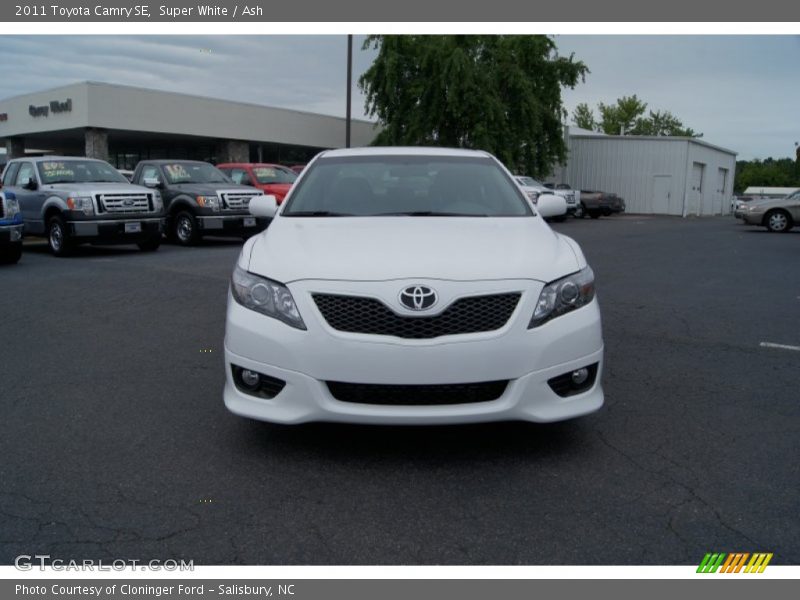 Super White / Ash 2011 Toyota Camry SE