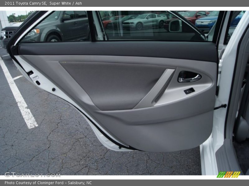 Super White / Ash 2011 Toyota Camry SE