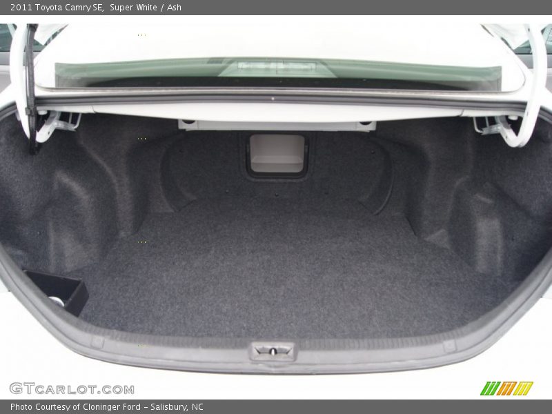 Super White / Ash 2011 Toyota Camry SE