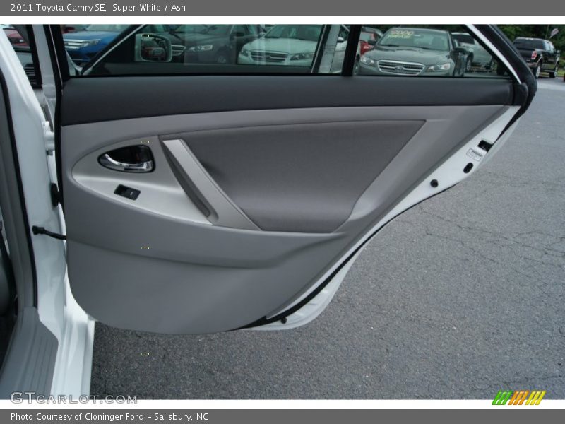 Super White / Ash 2011 Toyota Camry SE