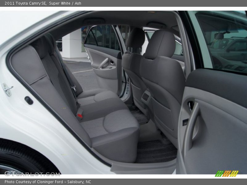 Super White / Ash 2011 Toyota Camry SE