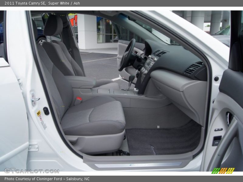 Super White / Ash 2011 Toyota Camry SE