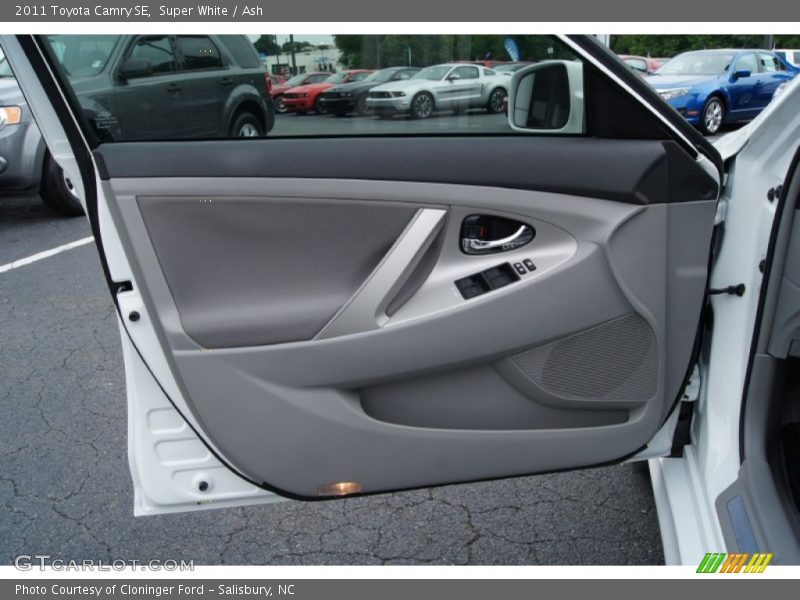 Super White / Ash 2011 Toyota Camry SE