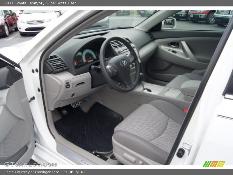 Super White / Ash 2011 Toyota Camry SE