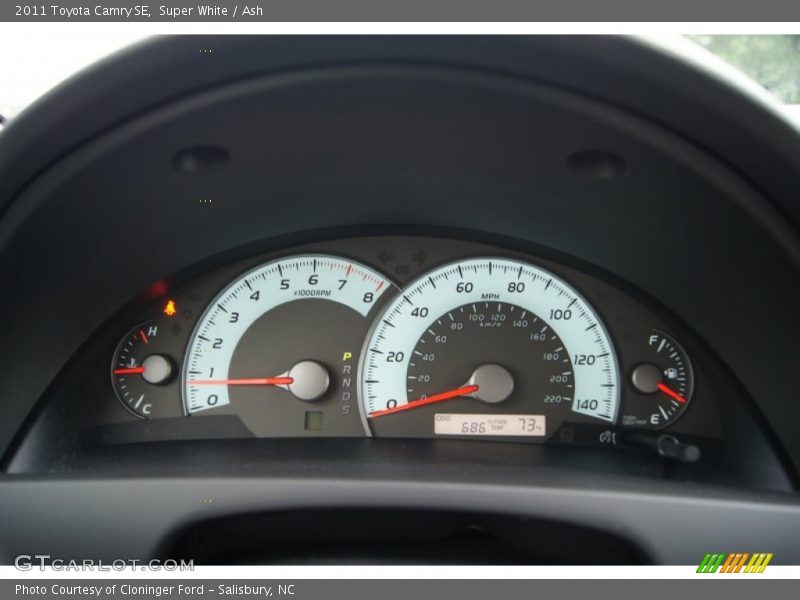 Super White / Ash 2011 Toyota Camry SE