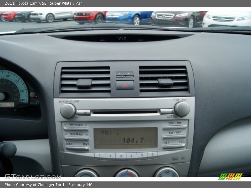 Super White / Ash 2011 Toyota Camry SE