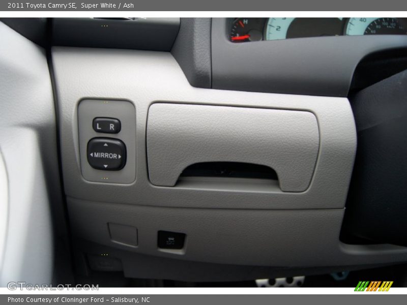 Super White / Ash 2011 Toyota Camry SE