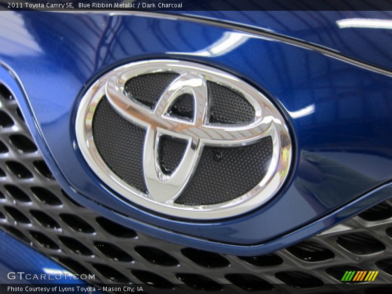 Blue Ribbon Metallic / Dark Charcoal 2011 Toyota Camry SE
