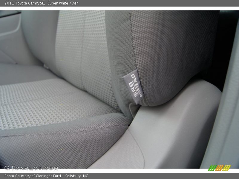 Super White / Ash 2011 Toyota Camry SE