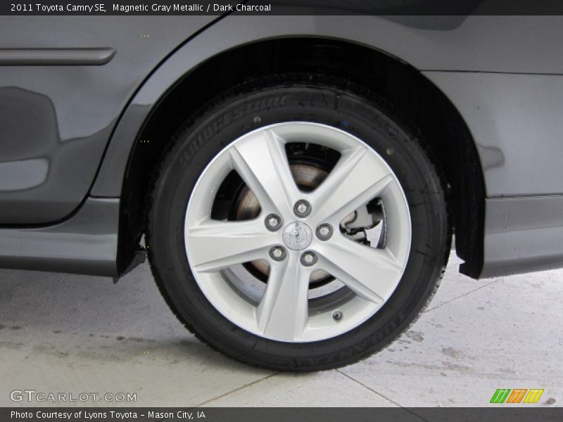 Magnetic Gray Metallic / Dark Charcoal 2011 Toyota Camry SE