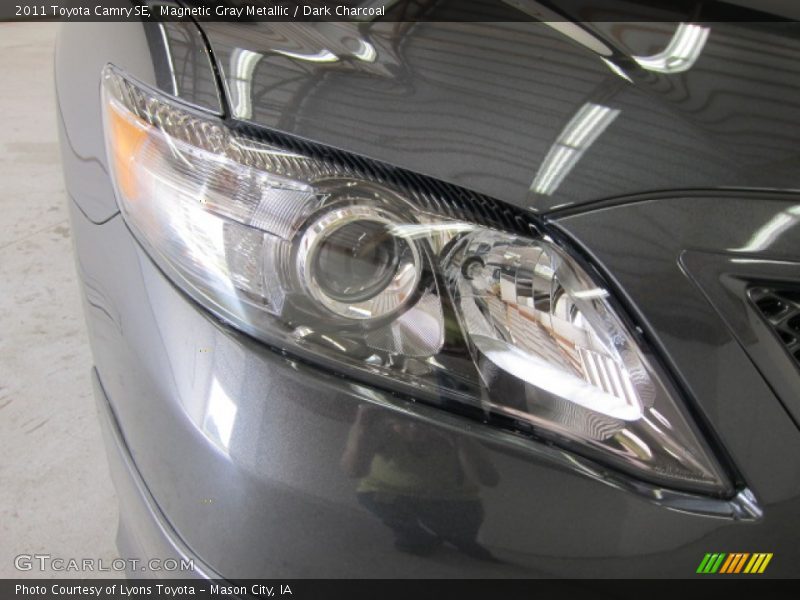 Magnetic Gray Metallic / Dark Charcoal 2011 Toyota Camry SE