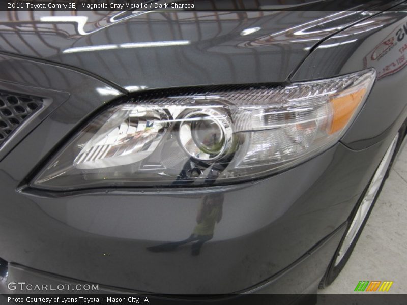 Magnetic Gray Metallic / Dark Charcoal 2011 Toyota Camry SE