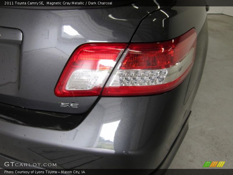 Magnetic Gray Metallic / Dark Charcoal 2011 Toyota Camry SE