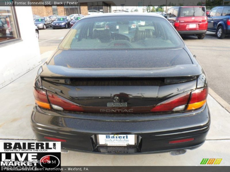 Black / Pewter 1997 Pontiac Bonneville SSE