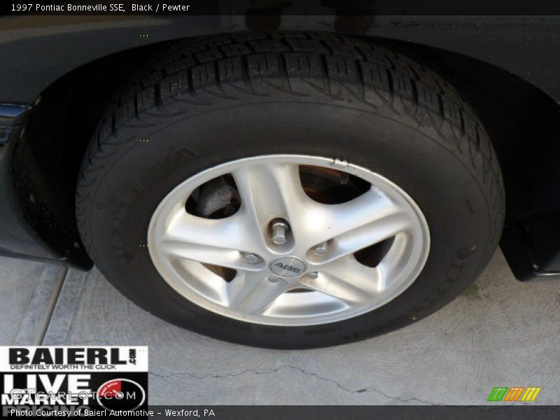 Black / Pewter 1997 Pontiac Bonneville SSE