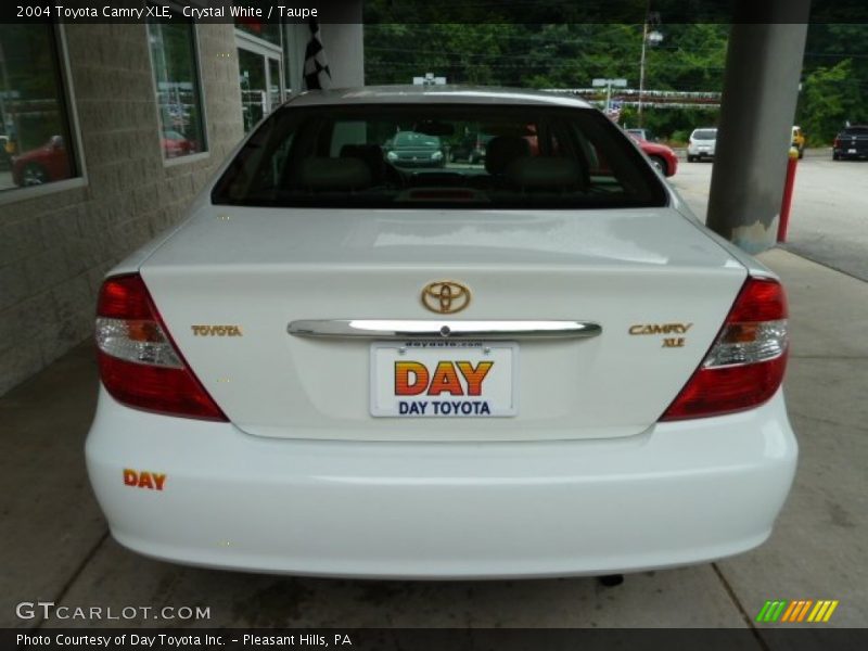 Crystal White / Taupe 2004 Toyota Camry XLE