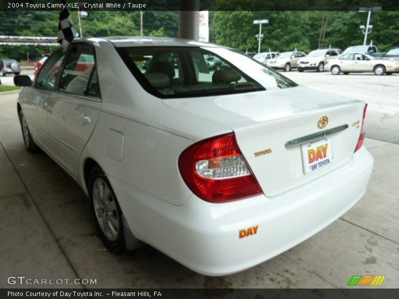Crystal White / Taupe 2004 Toyota Camry XLE
