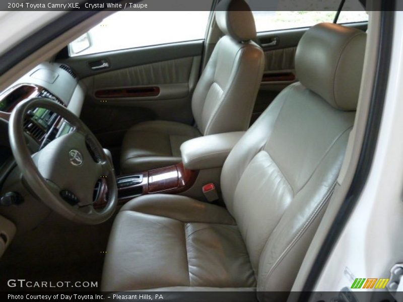 Crystal White / Taupe 2004 Toyota Camry XLE