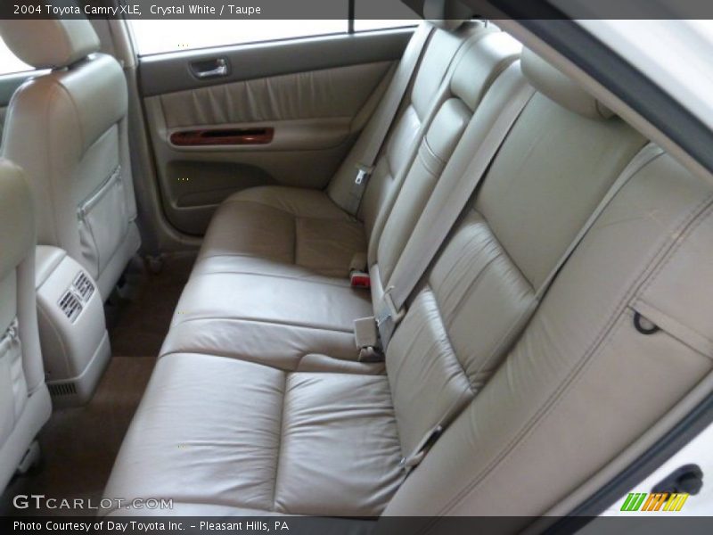 Crystal White / Taupe 2004 Toyota Camry XLE