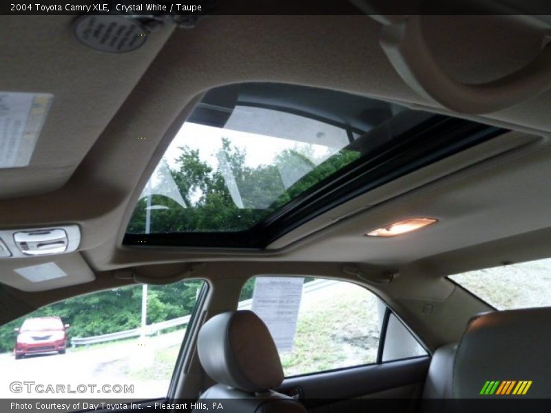 Crystal White / Taupe 2004 Toyota Camry XLE