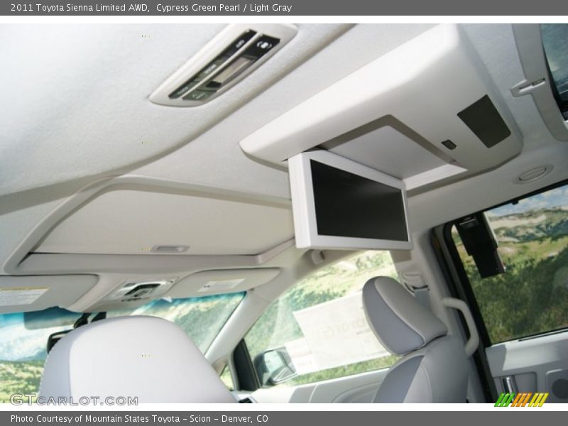Cypress Green Pearl / Light Gray 2011 Toyota Sienna Limited AWD