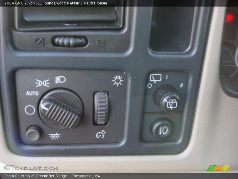 Sandalwood Metallic / Neutral/Shale 2004 GMC Yukon SLE