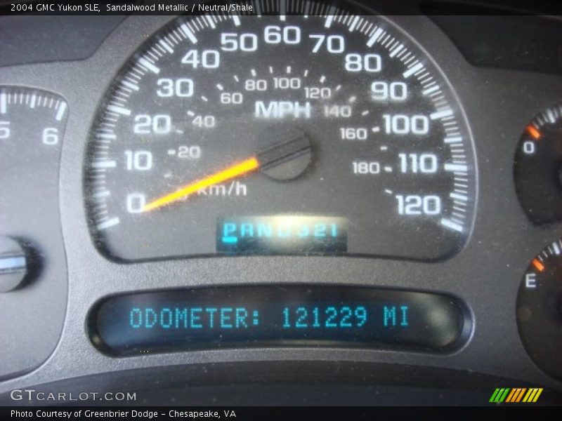 Sandalwood Metallic / Neutral/Shale 2004 GMC Yukon SLE