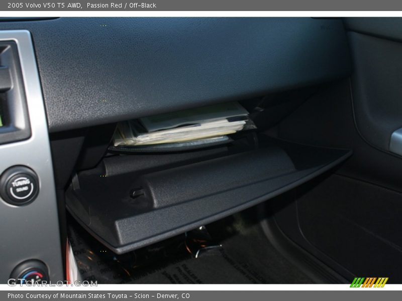 Passion Red / Off-Black 2005 Volvo V50 T5 AWD