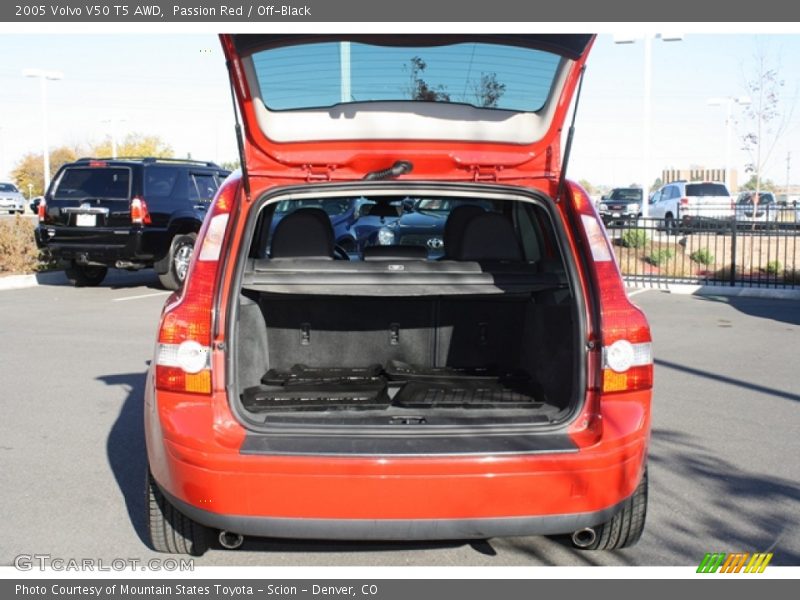 Passion Red / Off-Black 2005 Volvo V50 T5 AWD