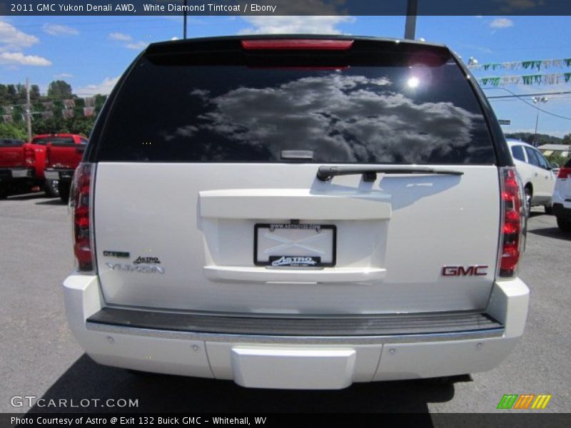 White Diamond Tintcoat / Ebony 2011 GMC Yukon Denali AWD