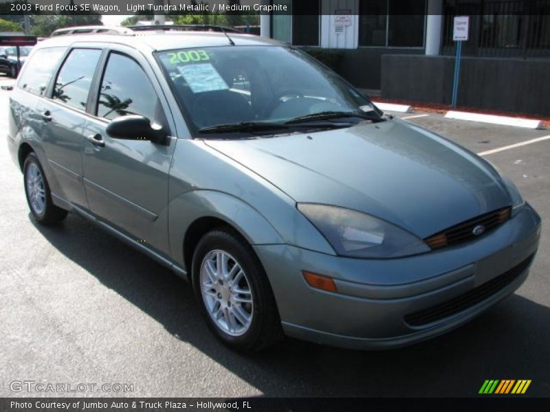 Light Tundra Metallic / Medium Graphite 2003 Ford Focus SE Wagon